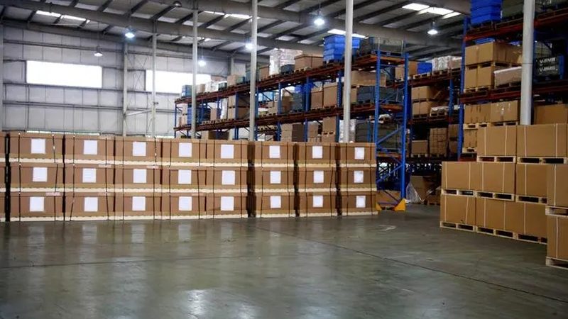 悬臂式货架与驶入式货架：揭秘两者差异与应用场景